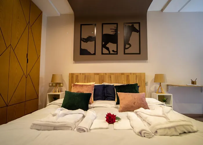 R101- Cosy And Stylish Apartment With King Size Bed- Belvedere